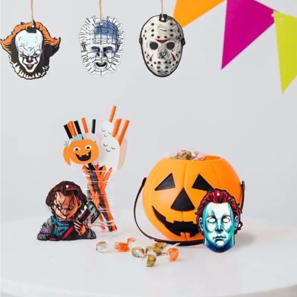 18pc Wooden Halloween Scary Movie Serial Killers Clown Scary Doll Tree Ornaments - Picture 4 of 12